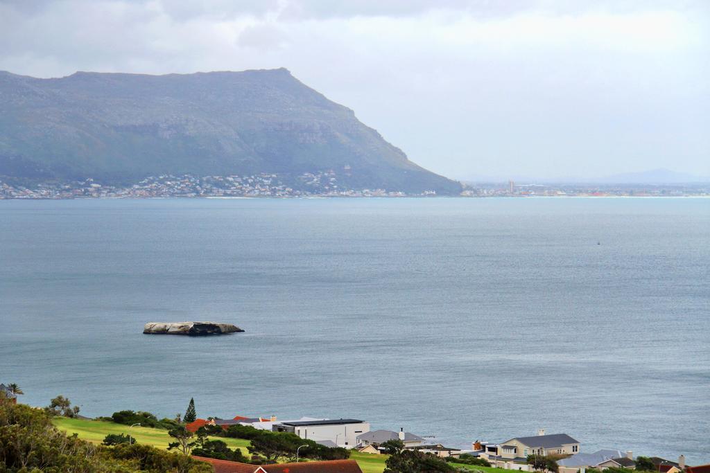 Avian Leisure Simonʼs Town Exterior foto